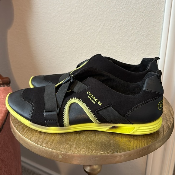 Coach Denver black/lime green
Neoprene running Sneakers Size 8.5 women’s - Picture 2 of 9